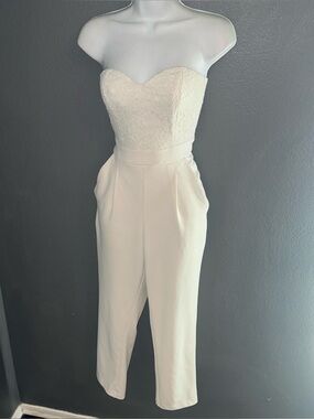 Express Women’s Cream White Strapless Floral Lace Jumpsuit Romper size XS 2